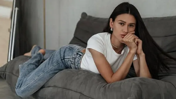 Молдовська футболістка влучила прямо в серце витонченими формами у розкішному вбранні