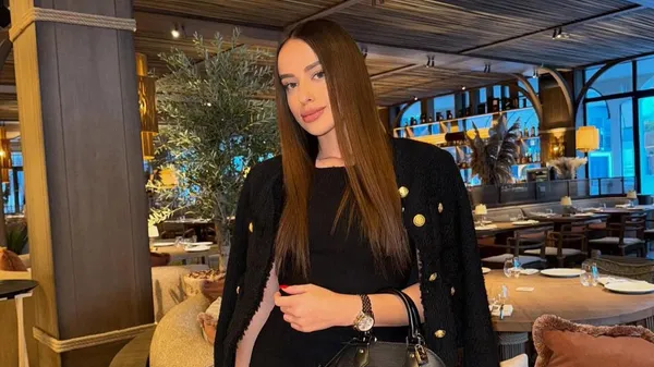 Бывшая Бражка в белом жакете и с губками бантиком – снова разбила инстаграм