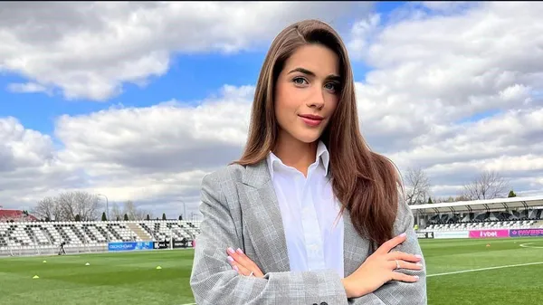 Избранница Габелка в стильном луке покоряет окружающих – разбавляет материнские будни