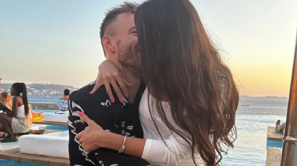 Ярмоленко вдохновился страстной поддержкой на матче Динамо – эффектная красотка все показала