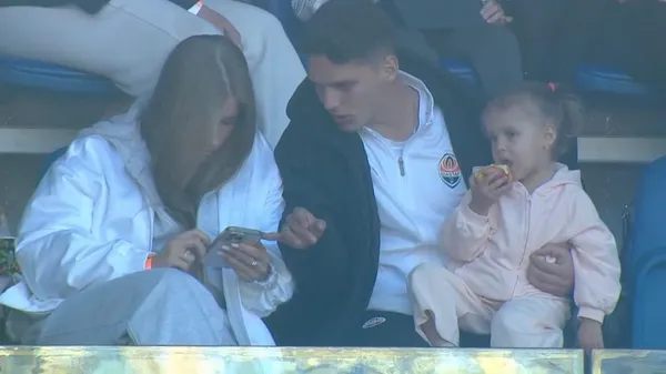 Судаков показав, як його "роздягнули" на 100 тисяч після нічиєї з Динамо – нічогенькі аксесуари