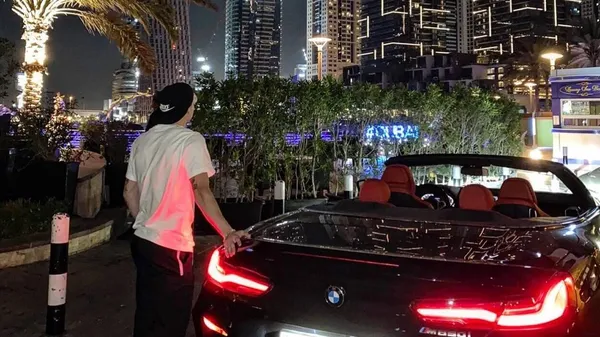 Мудрик засвітився в новому авто за 9 мільйонів: фанати кажуть про порушення ПДР – увага на номери