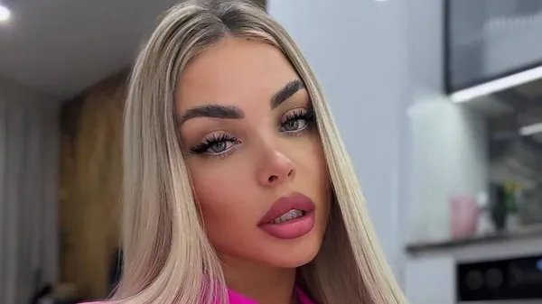 Любка Алефіренка звела з розуму звабливим поглядом – хитра лисичка