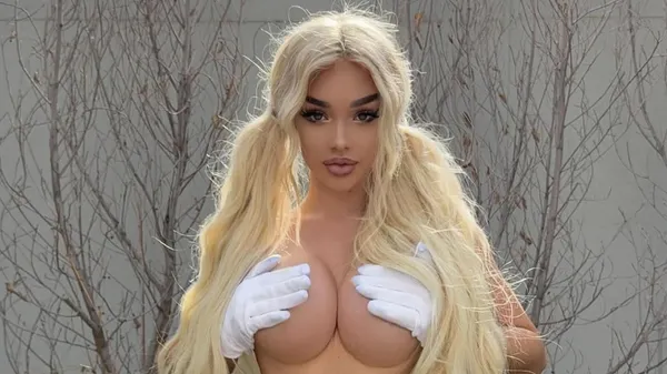 Колишня Вербіча оголила груди і позує в трусиках: нове провокаційне фото