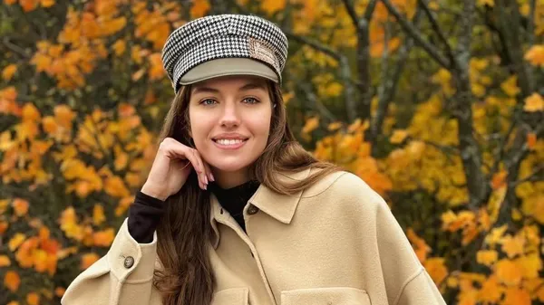 Кучеренко в стильном луке покоряет Стамбул – эффектные кадры с улиц мегаполиса