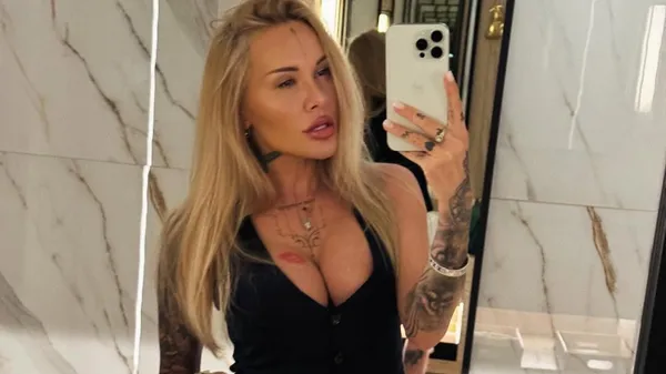 Ексдружина Морозюка оголила бюст – і натякнула, що її серце відкрите не тільки для чоловіків