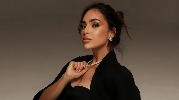 Пассия Шапаренко обнажила секси ножки: сводящий с ума взгляд и зажигающее мини