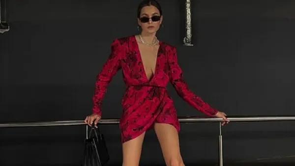 Нереальна партнерка лідера Динамо підкорила мережу модним виходом: кадри варті обкладинки