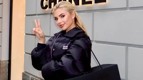 Сонце, стиль і щастя – Савіна зачарувала новим фото з автівки