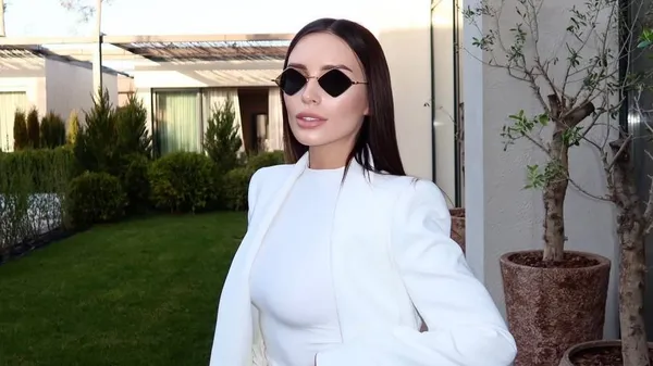 Неперевершений стиль, запашна кава та футбол – кохана Волошина підкорює Львів у всій красі