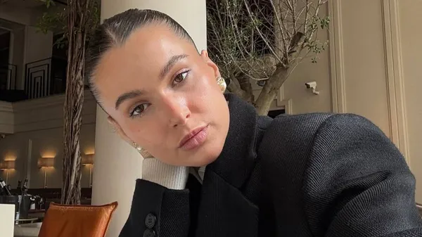 Кохана захисника Динамо у сміливому образі розриває Інстаграм – стильний шарм лише приковує увагу