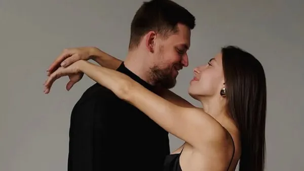 Зваблива Бех-Романчук засвітила незабутню красу біля коханого: розтопила серце і палаючі погляди