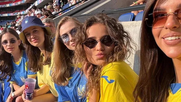 Футболіст збірної України загадково розлучився – красуня у крихітних бікіні вже має іншу компанію