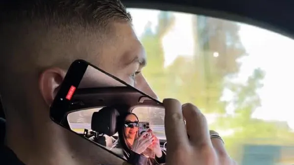 Довбик показує цікаві відео для гостей: розважає їх своїми голами – не за Рому