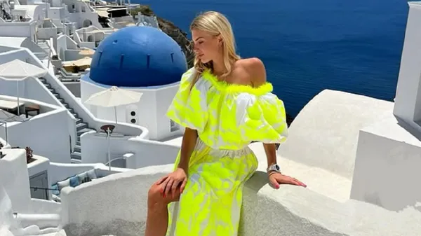 Неповторимая жена Зинченко затмила красоту Парижа: божественный образ в саду Тюильри