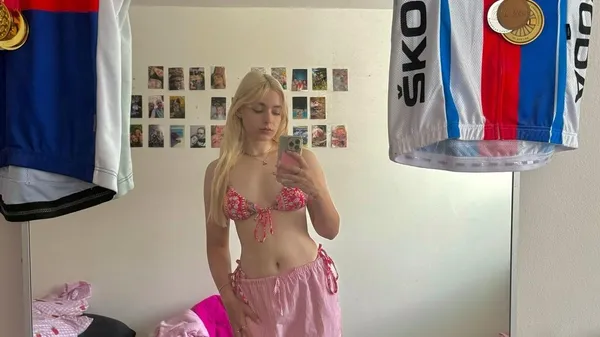 Спортсменка зводить чоловіків з розуму провокаційними фото: колекціонує медалі та серця