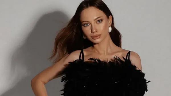 Солодка обраниця Трубіна демонструє релакс під сонцем і палаючий погляд – чарує фанів