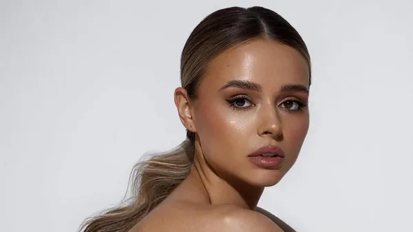 Любка Топалова засяяла на фоні вечірнього Парижа – жіночність на елегантність діви зводять з розуму