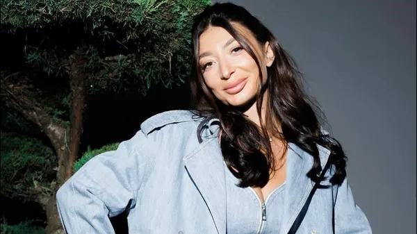 Ракицька підкорила Катар у звабливій білій сукні – прикувала погляди лише до себе