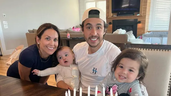 Вдова трагічно загиблого гравця НХЛ народила третю дитину – дивовижна схожість: "Точно, як тато"