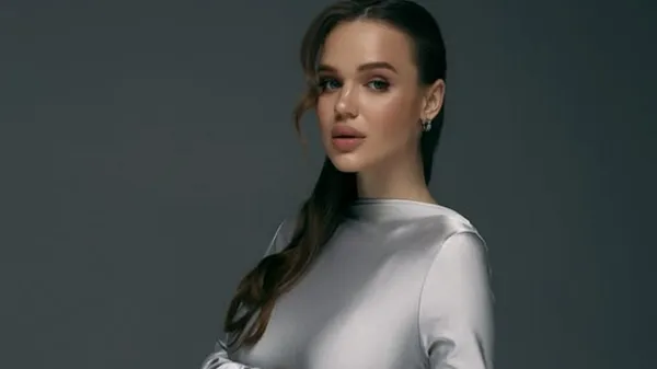 Беременная партнерша звезды Карпат поражает глубоким взглядом и элегантностью – роскошные кадры