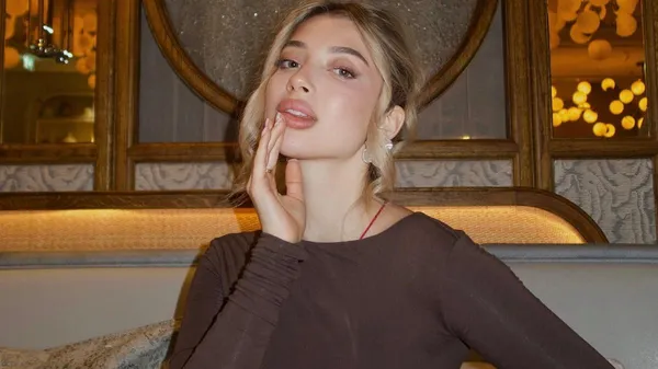 Ярмолюк подловил свою прекрасную возлюбленную в постели с экстравагантным компаньоном – вот это фото