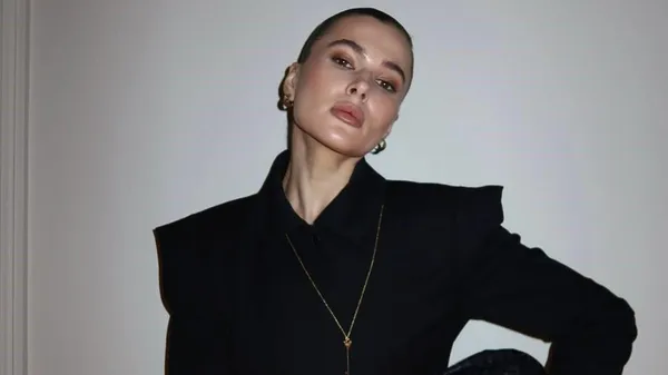 Роскошная любка Дубинчака покоряет Италию – демонстрирует экстравагантные образы на местных улочках