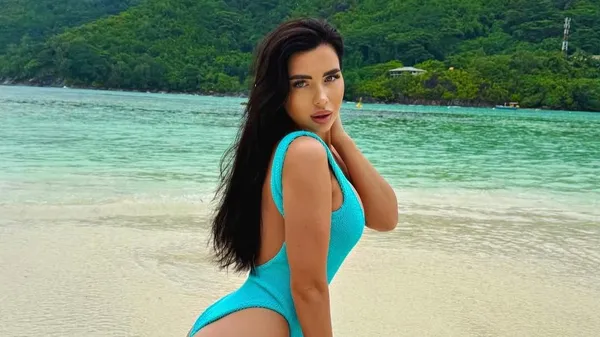 Соблазнительная избранница Кочергина покоряет Instagram своим бюстом в купальнике