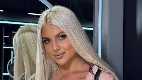 Гарячий вихід обраниці Велетня – вродлива блонда у розкішному образі розриває мережу