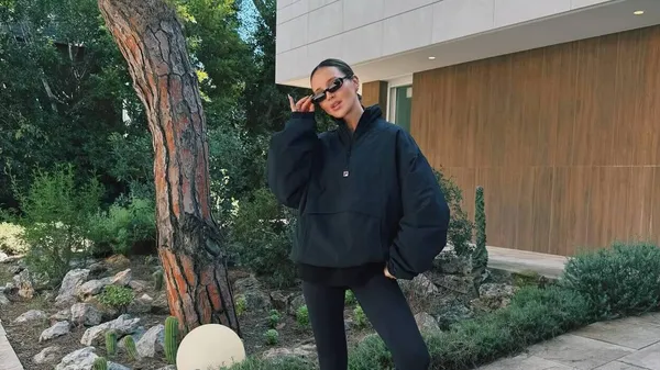 Жена звезды Барселоны поразила фанатов фотографиями: украинка умеет и работать, и развлекаться