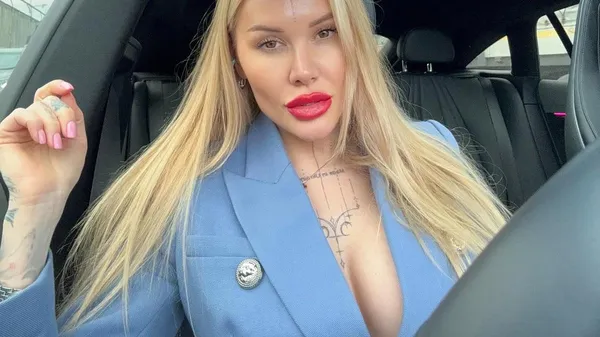 Морозюк віддалася пристрасті в поцілунку з екс-футболістом Динамо – величає спокусницю Королевою