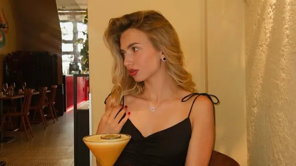 Любка украинского вратаря АЗ покорила эффектным выходом в Нидерландах – неподъемный тяжелый люкс