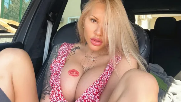 Ескорт – колишня Морозюка зізналася, де бере гроші на життя