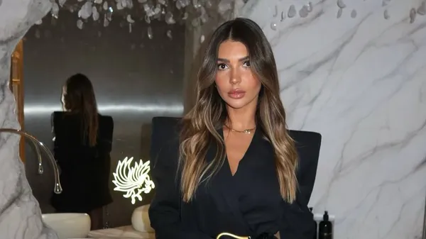 Муза Яремчука підкорила розкішною фотозйомкою – чарівний образ вродливої діви зводить з розуму