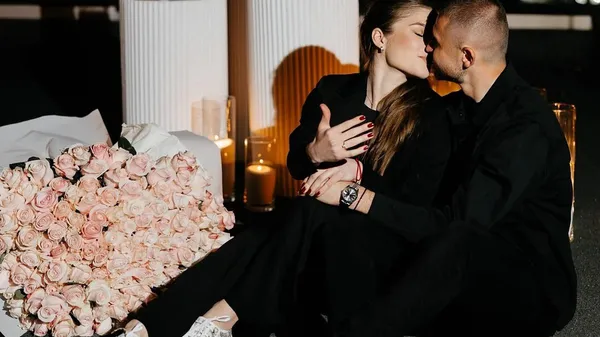 Екс-футболіст Динамо розкішно освідчився значно молодшій гімнастці – Маліновський і Довбик реагують