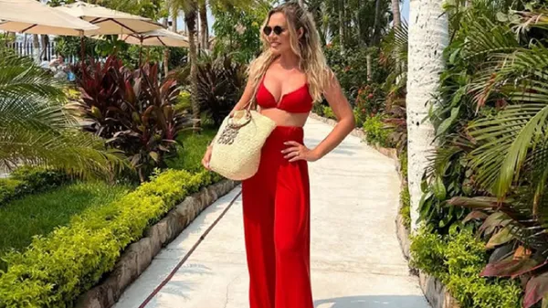 Страстная муза Федецкого поражает своей несравненной красотой на отдыхе: сладкие фото