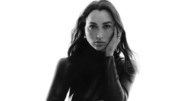 Різатдінова без фільтрів: ніжна сукня, відверті зізнання і шлях до себе