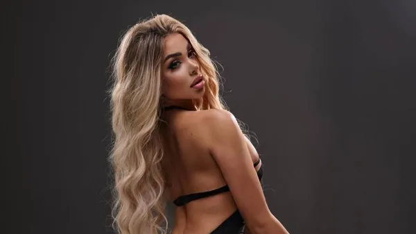 Пасія Алефіренка заспамила мережу розкішними кадрами – вибуховий подарунок від футболіста