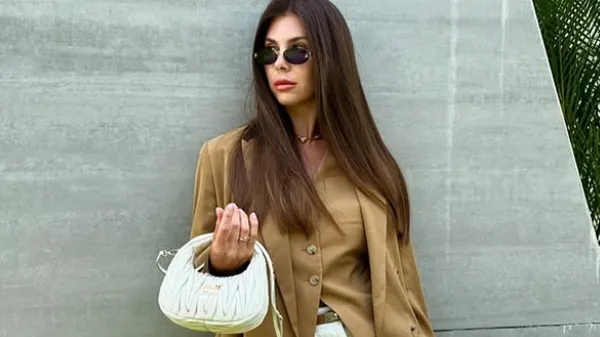 Реброва устроила себе роскошный день наедине: наслаждается модными приятностями