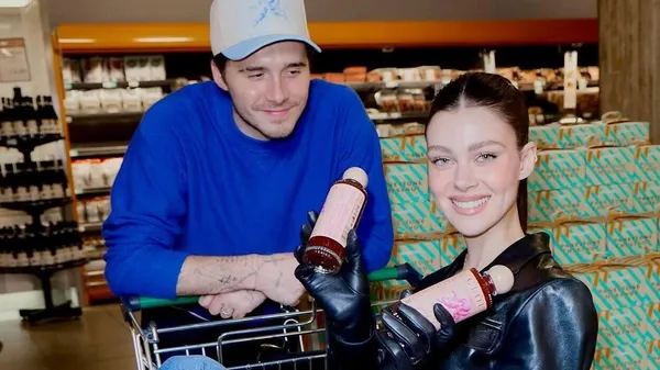 У чому мати народила: невістка Бекхема роздяглася в душі – донька мільярдера підпалила мережу