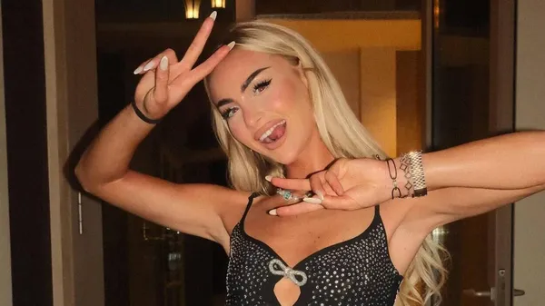 Чемпіонський танець найкрасивішої футболістки вводить у гіпноз фанів: Леманн запалила прямо на полі