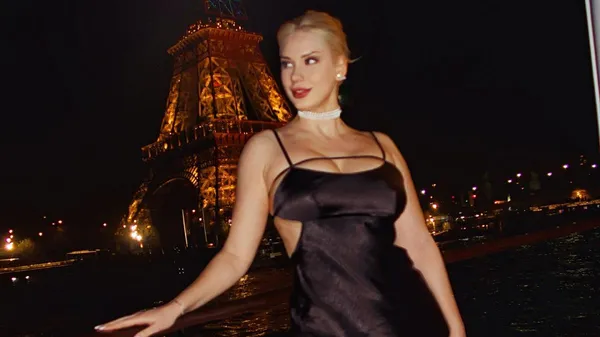 Зубкова долає шторм сексапільним шармом – таємничий шанувальник вражає дорогим подарунком