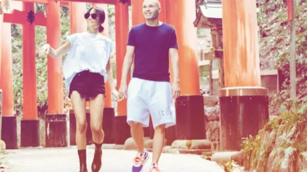 Как сейчас выглядит легендарный Иньеста – отец 5 детей вышел на публику с младшей красавицей