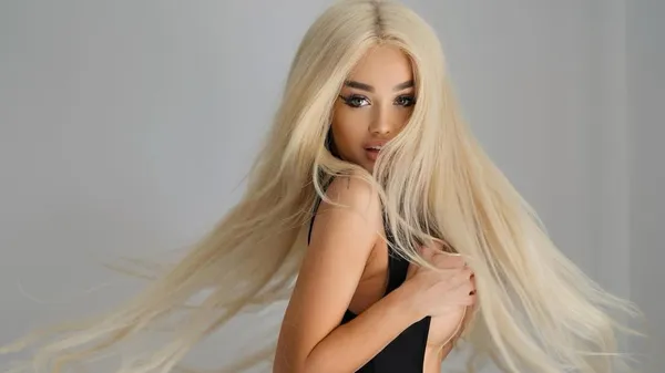 Бывшая Вербича на пляже без белья: все видно, и это не оставляет равнодушным