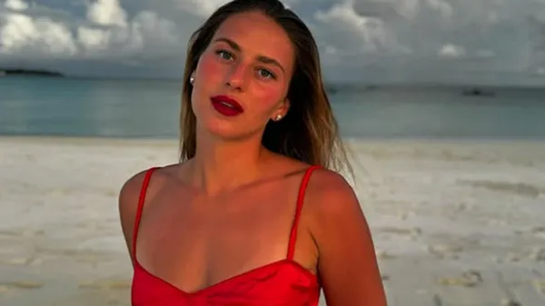 Костюк восхищает взгляды цветущей внешностью в элегантном образе – фанаты в восторге