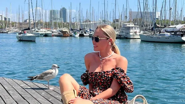 Федецька засвітила сліпучу звабу з райським акцентом: "Фантастична дівчинка в дивовижному місці"