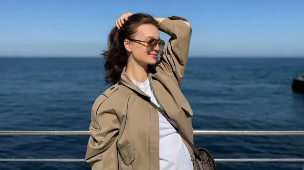 Беременная Брагару поразила гимнастическими трюками на фотосессии – вот так пластика