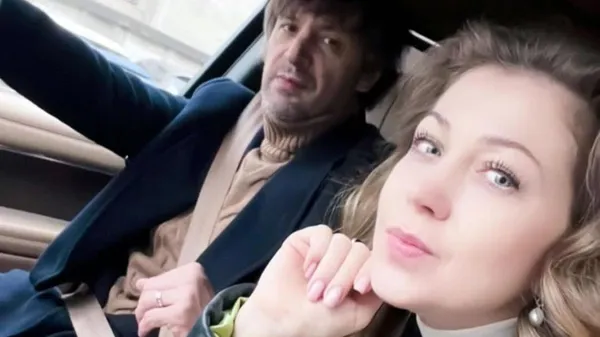 Дружина і пасербиця у групі підтримки – Шовковський завітав на обід з ікрою до тещі