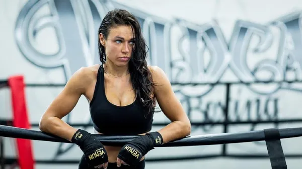 "Стрибок з парашутом біля Львова – ще ніколи так не боялася": Америка, гроші, підпільний бій в MMA