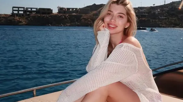 Пьянит и будоражит: девушка Ярмолюка зажигает взгляды загорелым декольте – просто огонь